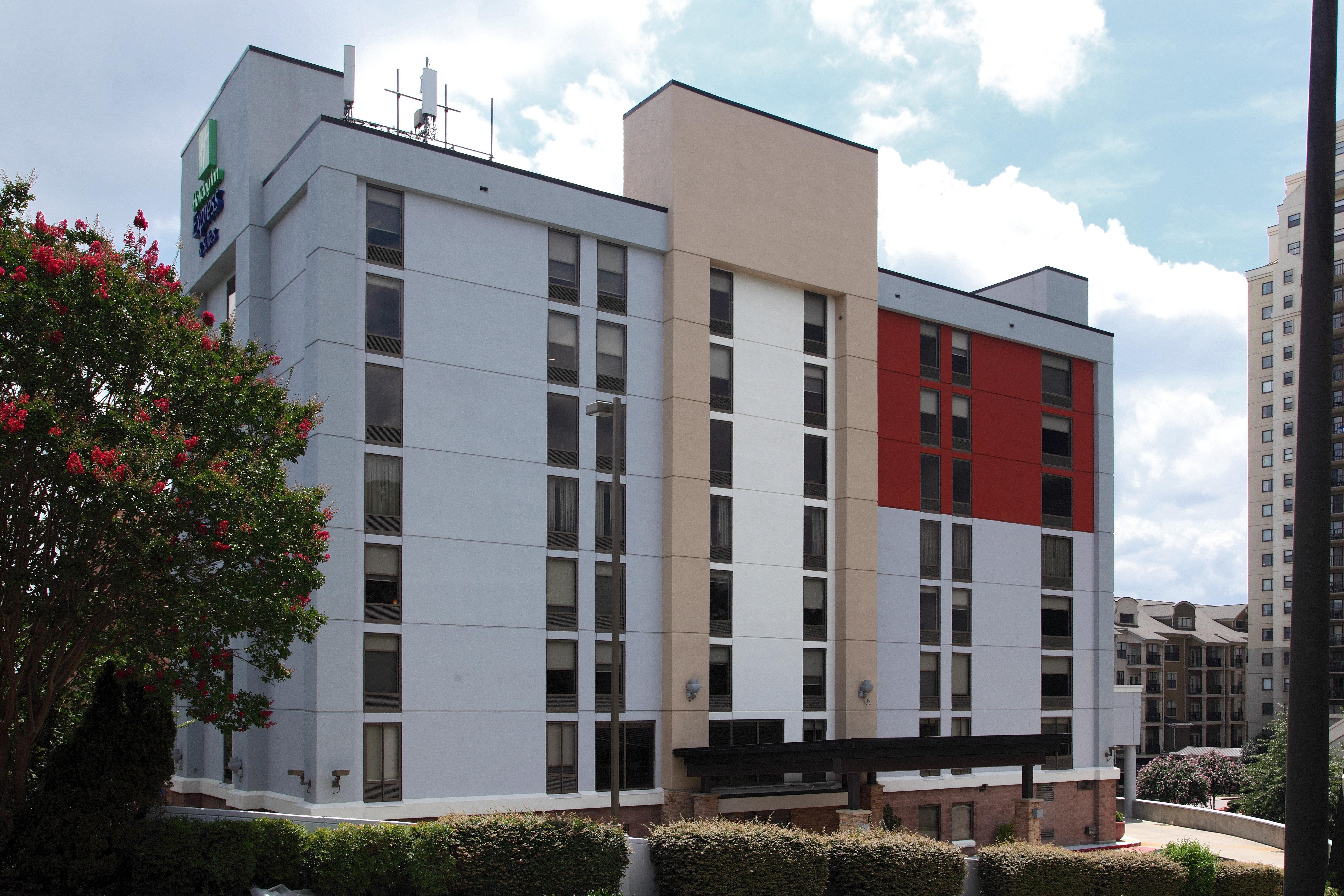 Holiday Inn Express & Suites Atlanta Perimeter Mall Hotel By Ihg Sandy Springs Exterior photo