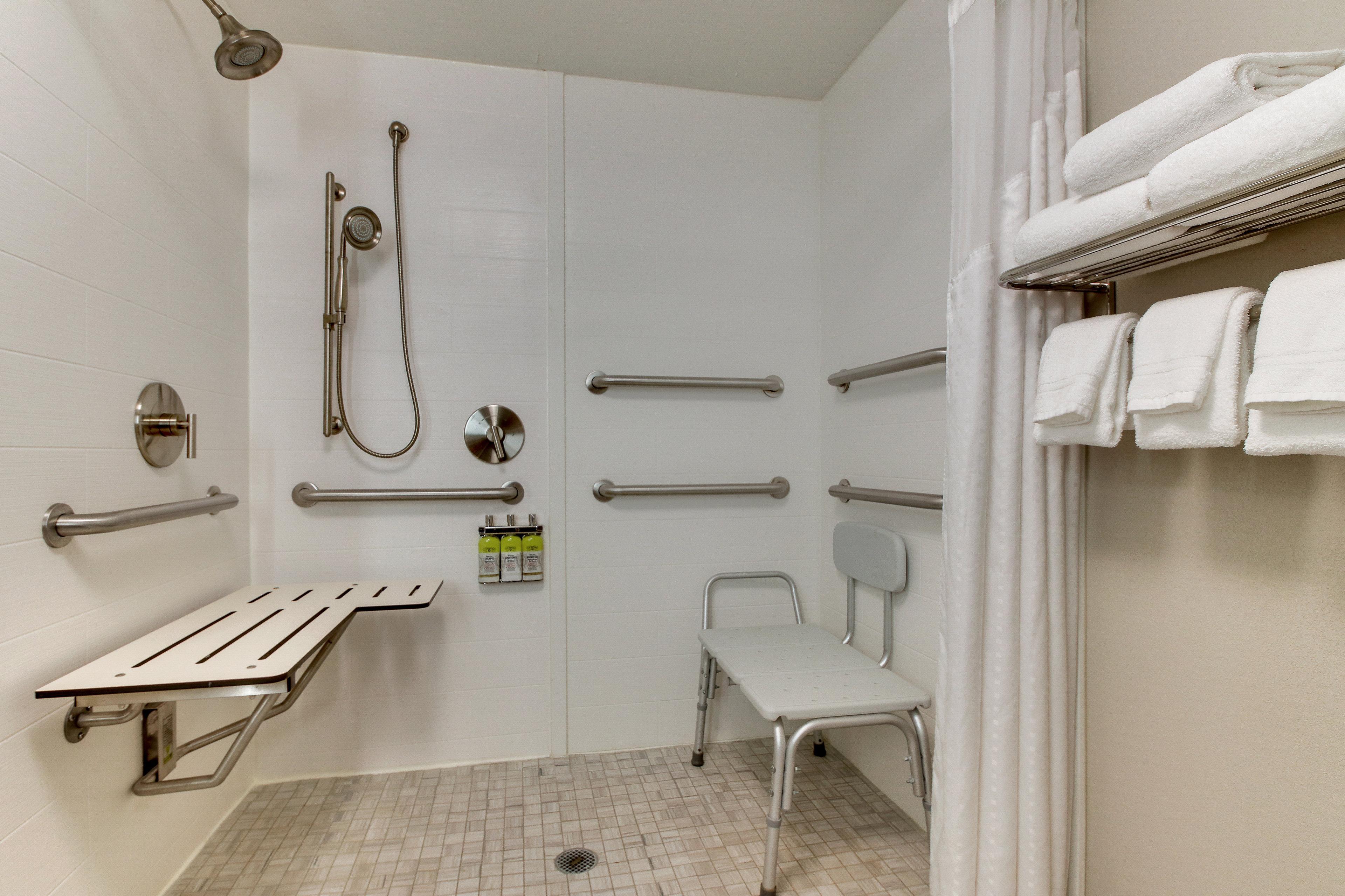 Holiday Inn Express & Suites Atlanta Perimeter Mall Hotel By Ihg Sandy Springs Exterior photo