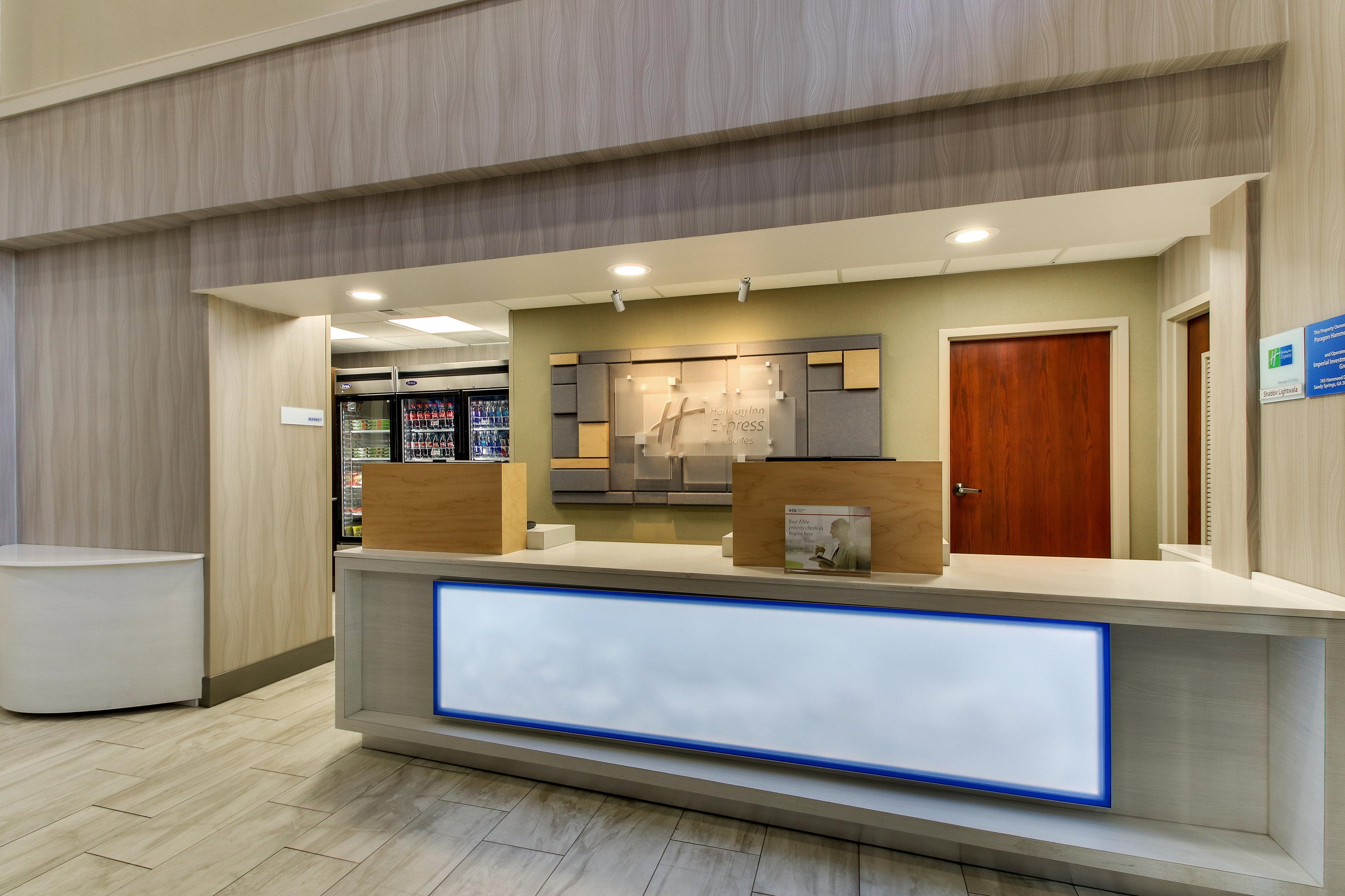 Holiday Inn Express & Suites Atlanta Perimeter Mall Hotel By Ihg Sandy Springs Exterior photo
