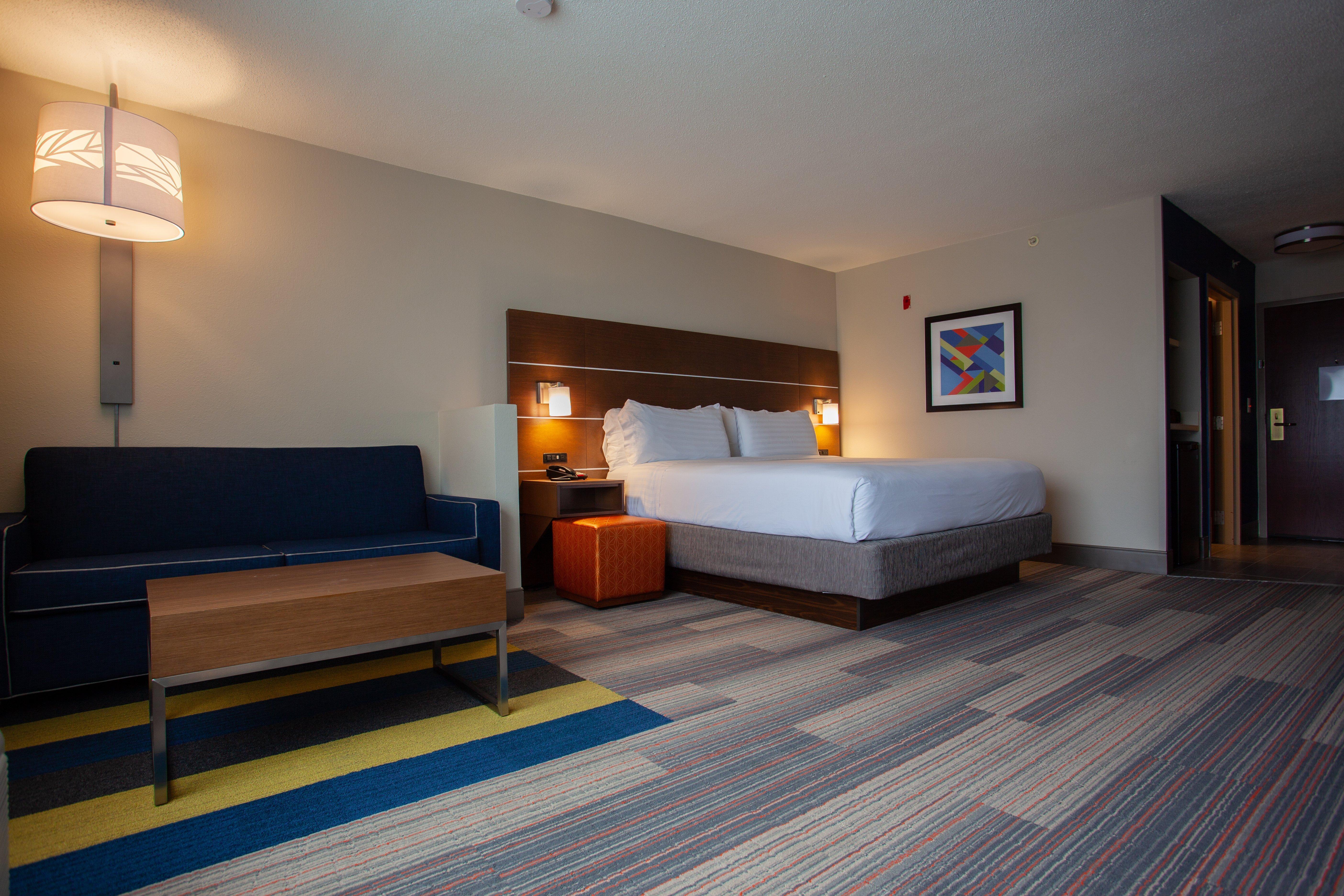 Holiday Inn Express & Suites Atlanta Perimeter Mall Hotel By Ihg Sandy Springs Exterior photo