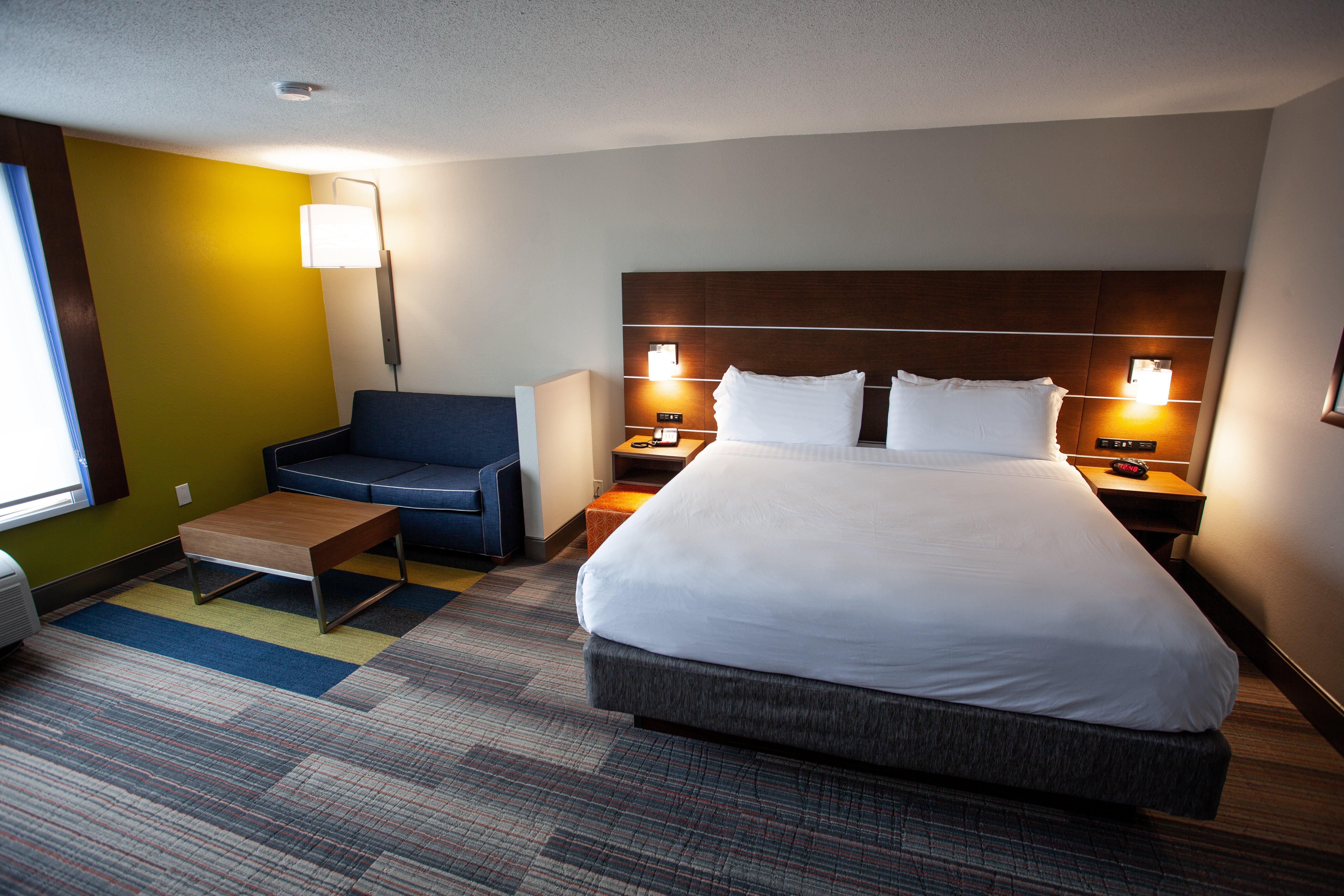 Holiday Inn Express & Suites Atlanta Perimeter Mall Hotel By Ihg Sandy Springs Exterior photo