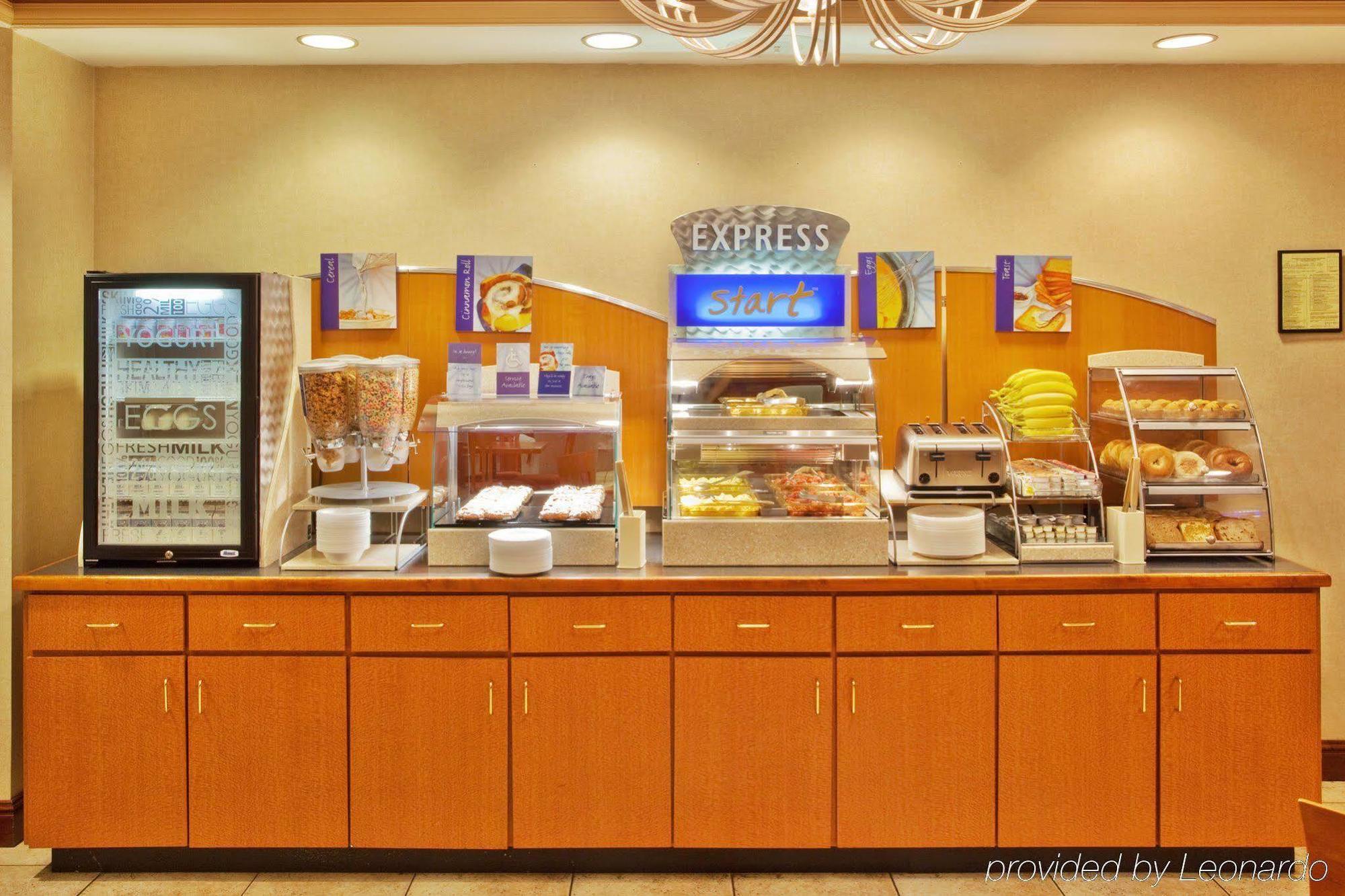 Holiday Inn Express & Suites Atlanta Perimeter Mall Hotel By Ihg Sandy Springs Restaurant photo