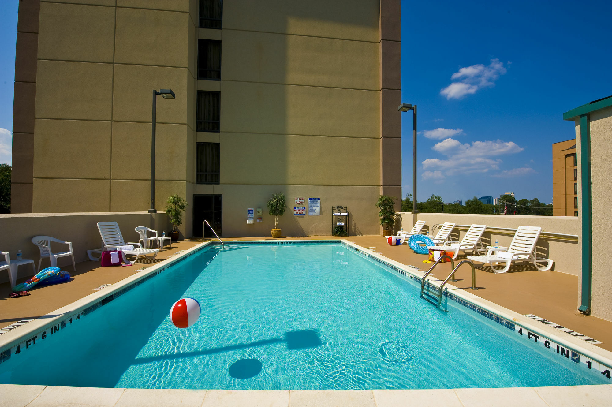 Holiday Inn Express & Suites Atlanta Perimeter Mall Hotel By Ihg Sandy Springs Facilities photo