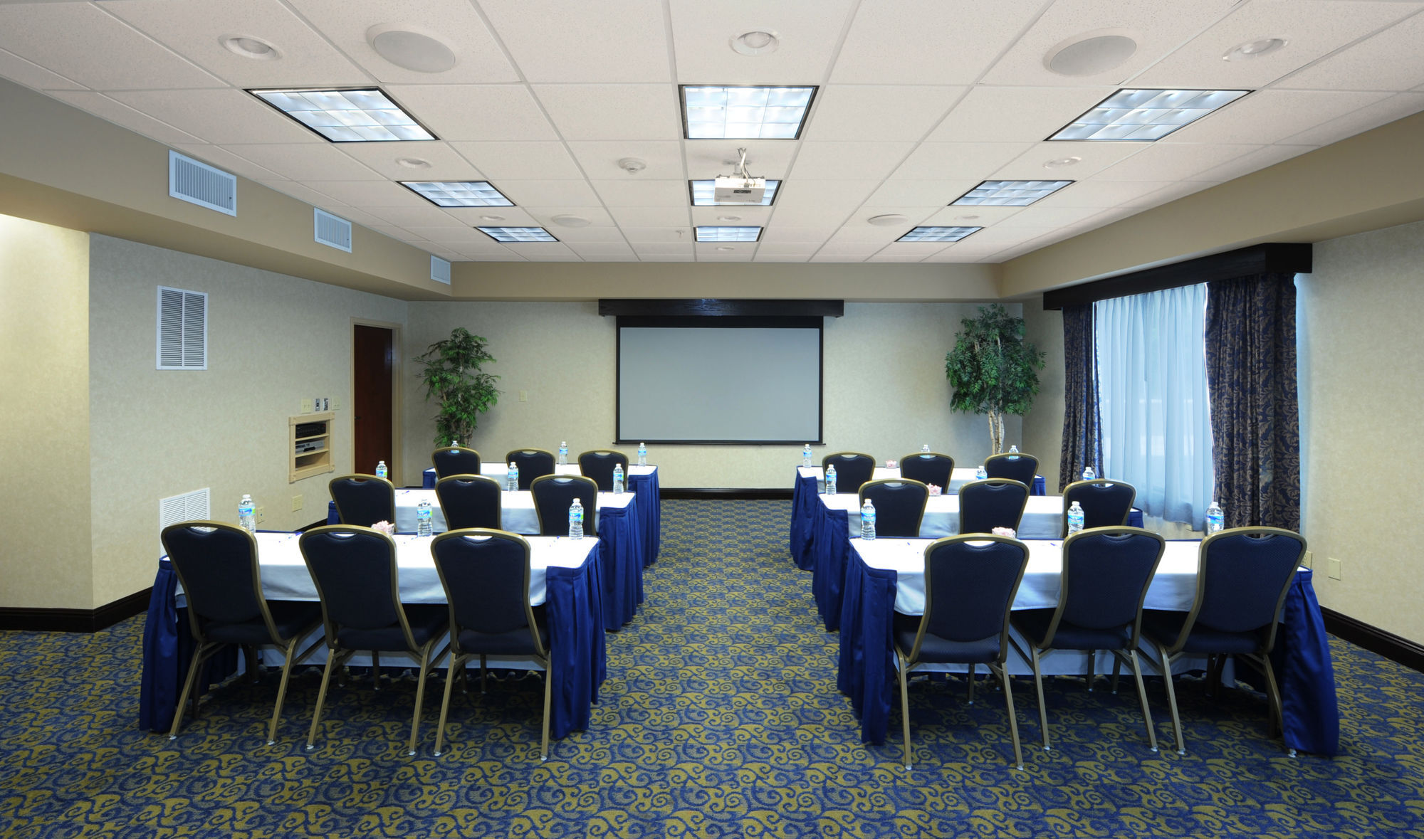 Holiday Inn Express & Suites Atlanta Perimeter Mall Hotel By Ihg Sandy Springs Exterior photo